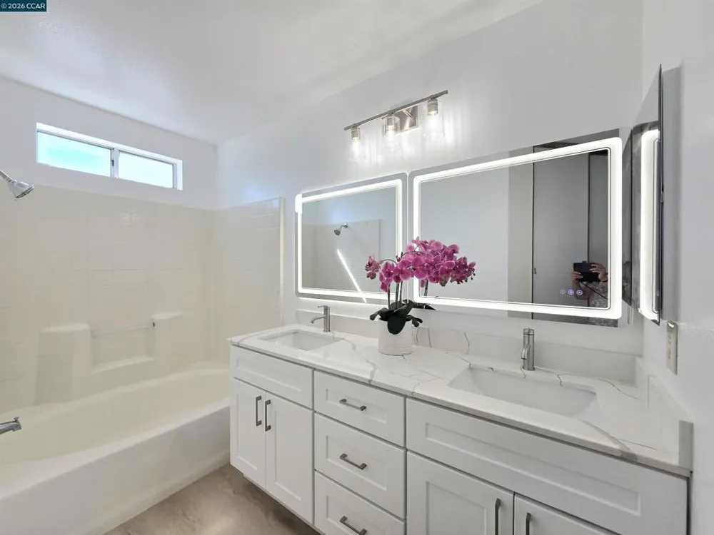 201 Fairbrook Ct Suisun City, CA 94585