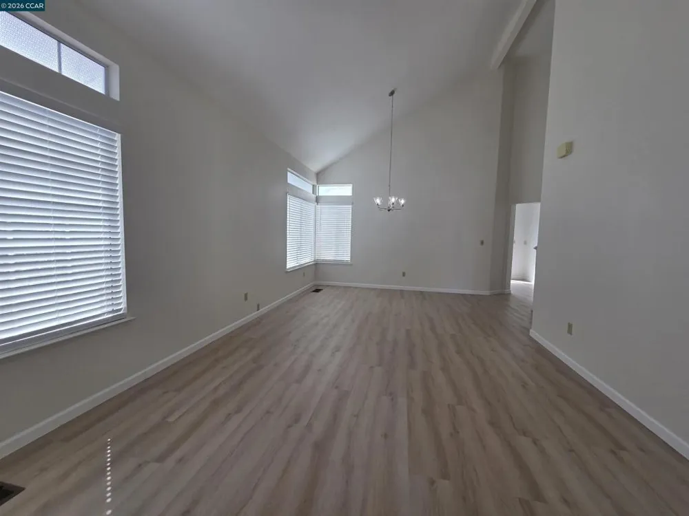 201 Fairbrook Ct Suisun City, CA 94585