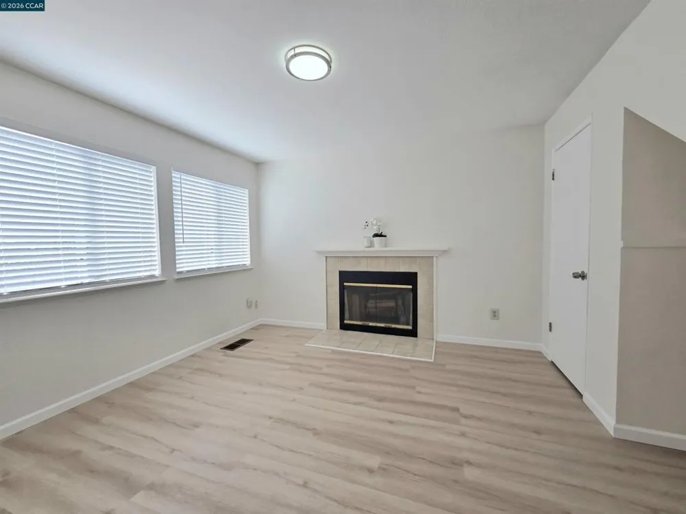 201 Fairbrook Ct Suisun City, CA 94585