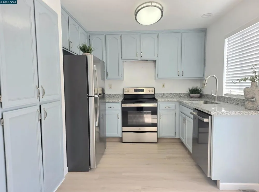 201 Fairbrook Ct Suisun City, CA 94585