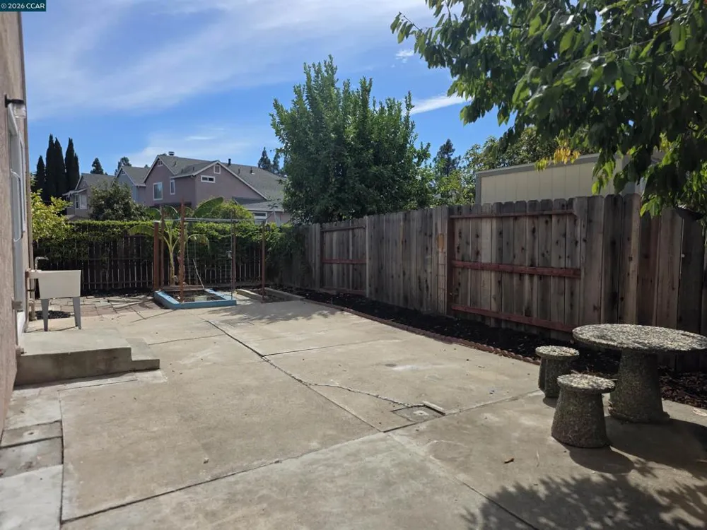 201 Fairbrook Ct Suisun City, CA 94585