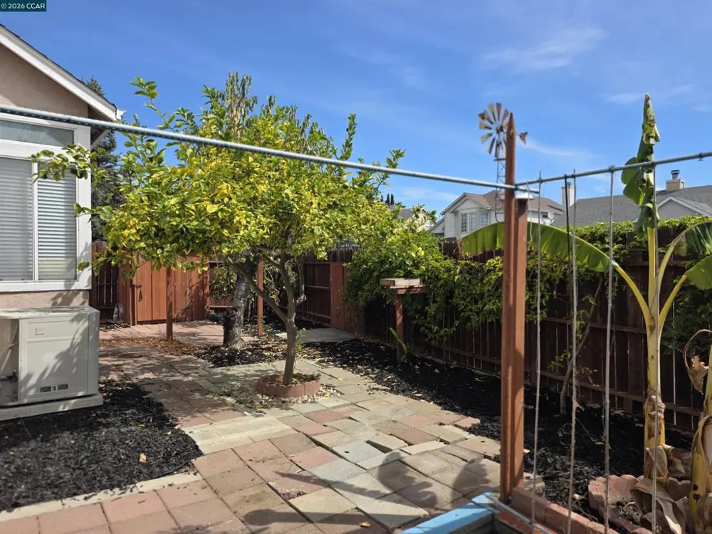201 Fairbrook Ct Suisun City, CA 94585