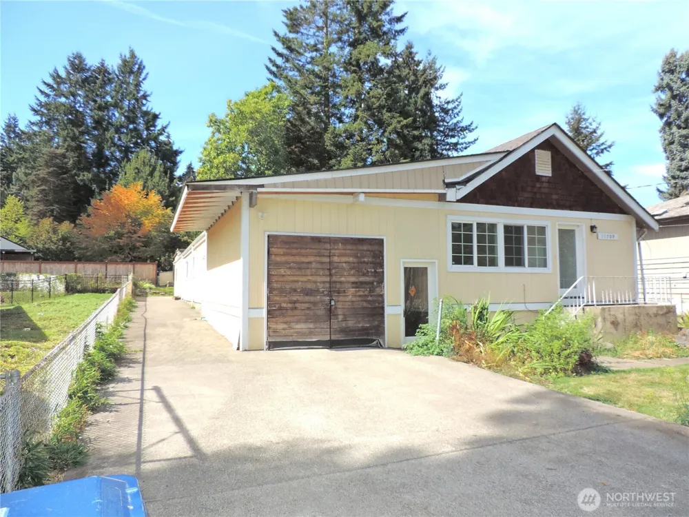 11709 26th Avenue NE Seattle, WA 98125