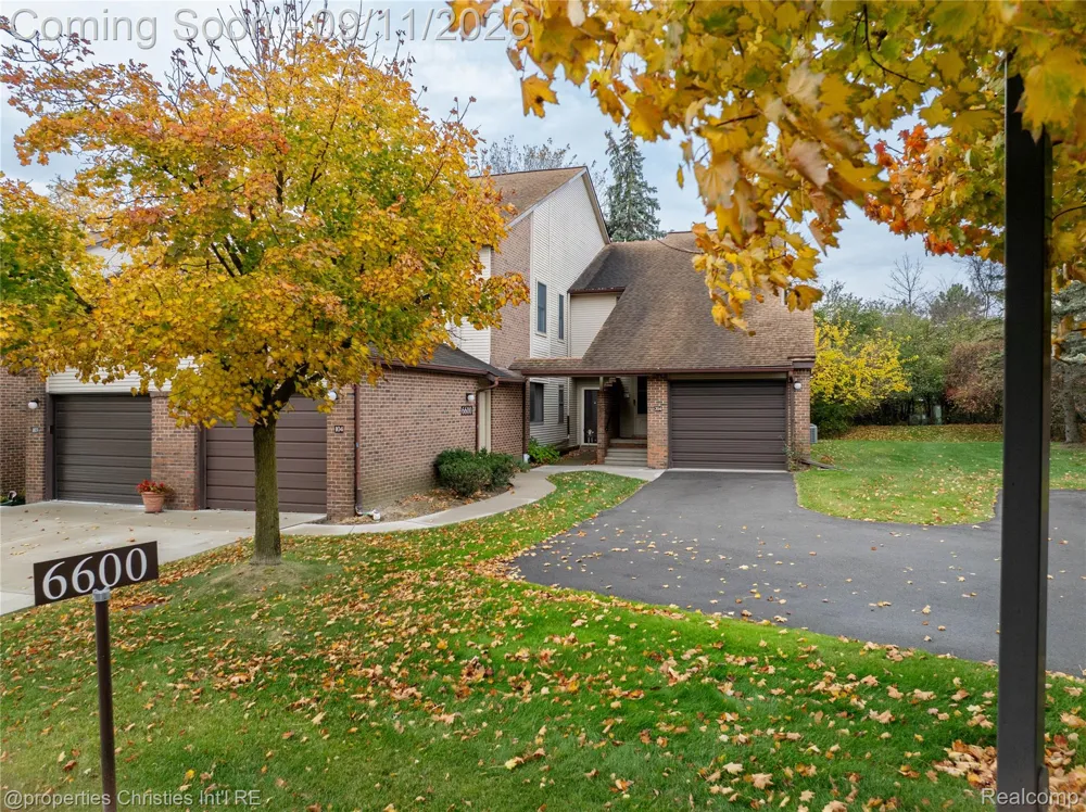 6600 Ridgefield Circle West Bloomfield Charter Township, MI 48322
