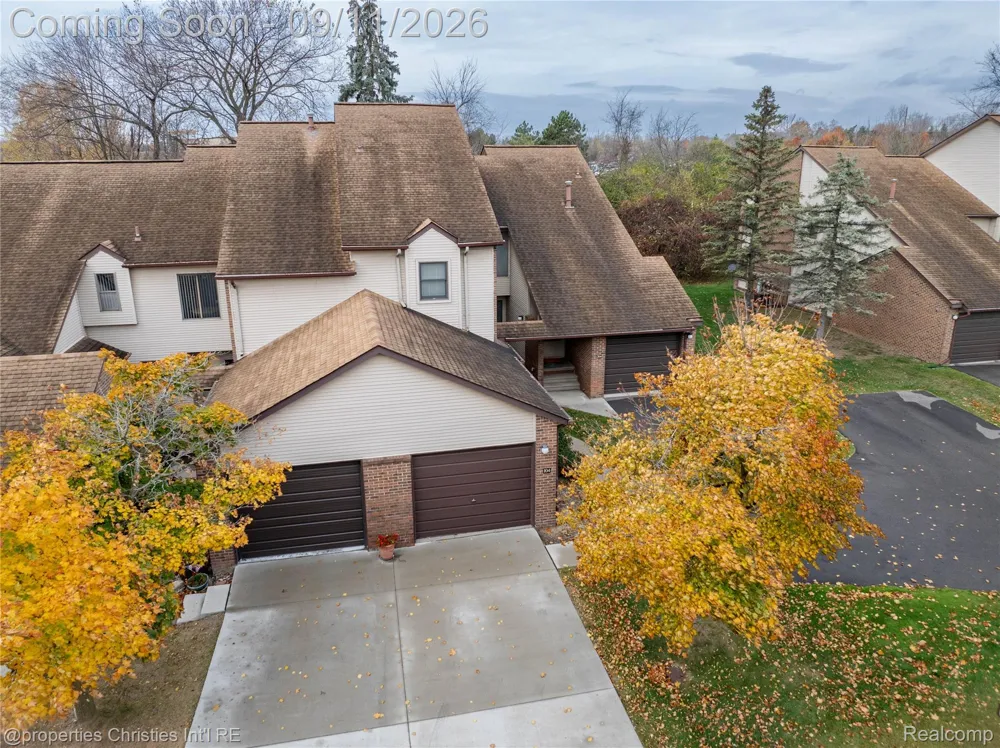 6600 Ridgefield Circle West Bloomfield Charter Township, MI 48322