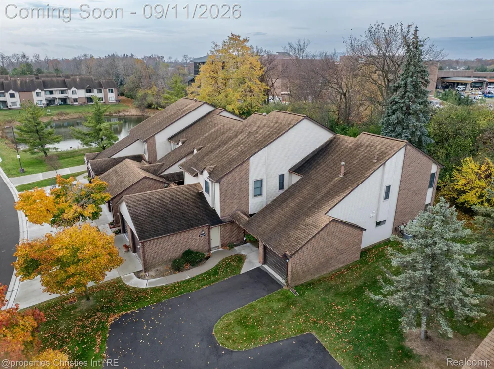 6600 Ridgefield Circle West Bloomfield Charter Township, MI 48322