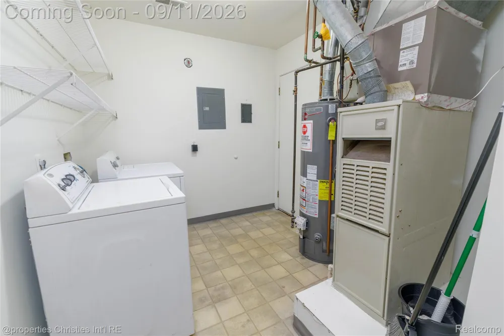 6600 Ridgefield Circle West Bloomfield Charter Township, MI 48322