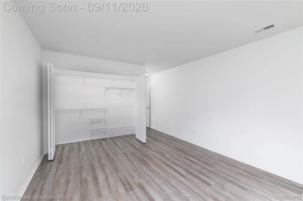 6600 Ridgefield Circle West Bloomfield Charter Township, MI 48322