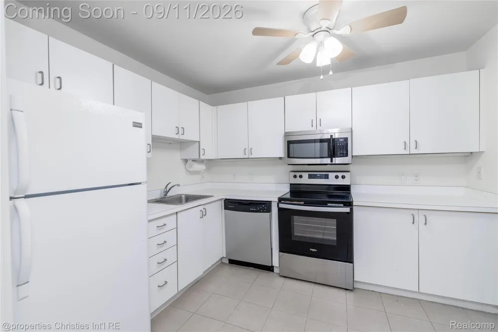 6600 Ridgefield Circle West Bloomfield Charter Township, MI 48322