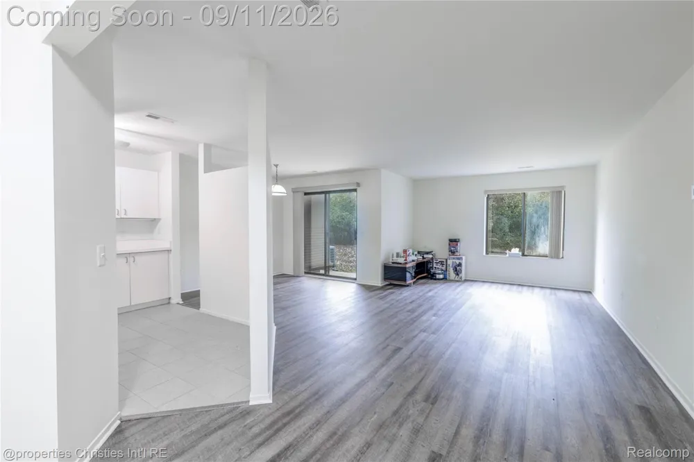 6600 Ridgefield Circle West Bloomfield Charter Township, MI 48322