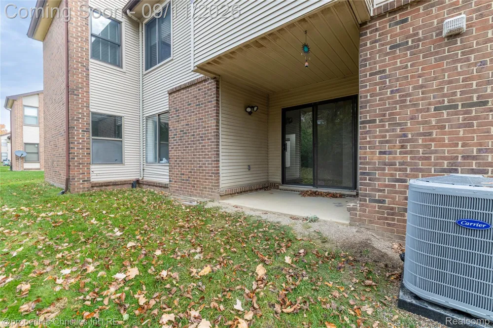 6600 Ridgefield Circle West Bloomfield Charter Township, MI 48322