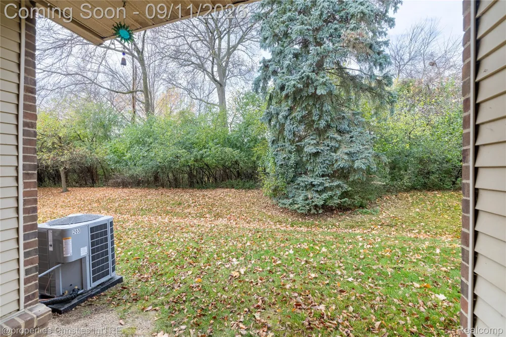6600 Ridgefield Circle West Bloomfield Charter Township, MI 48322