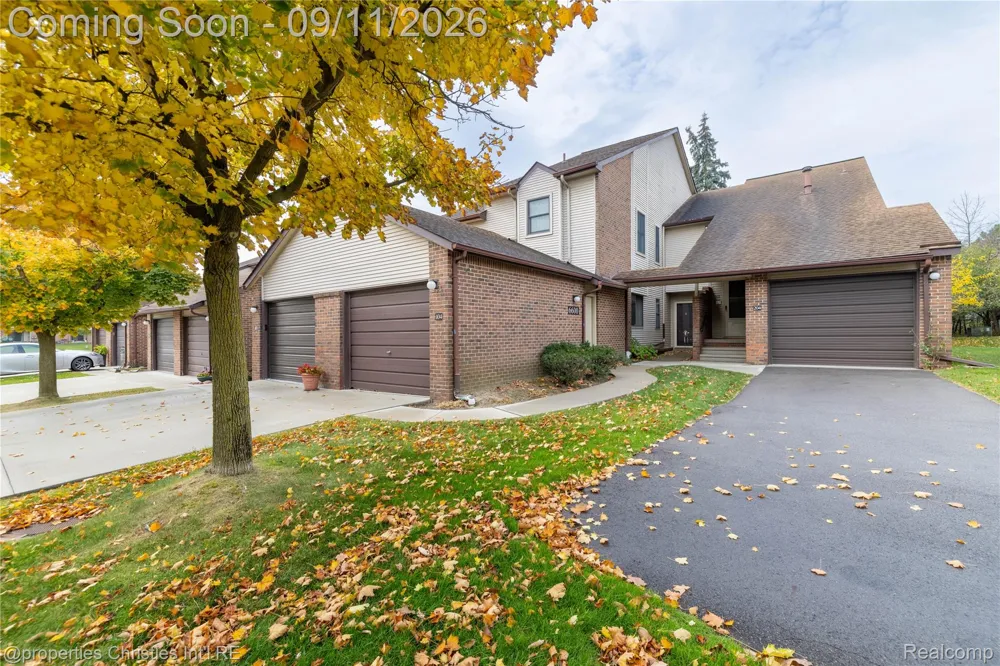 6600 Ridgefield Circle West Bloomfield Charter Township, MI 48322