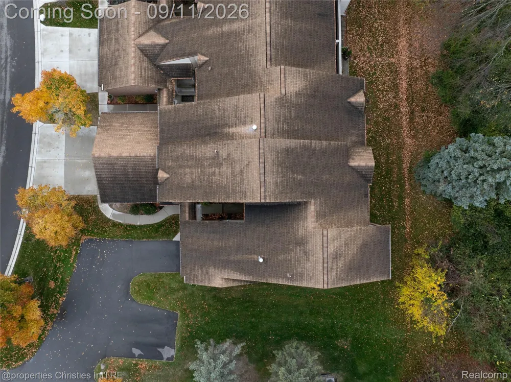 6600 Ridgefield Circle West Bloomfield Charter Township, MI 48322