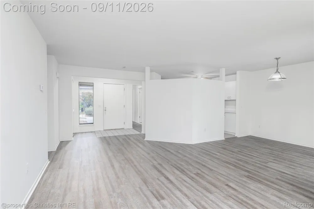 6600 Ridgefield Circle West Bloomfield Charter Township, MI 48322