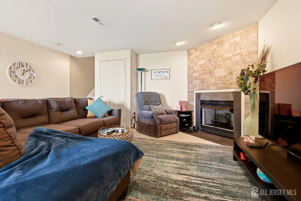 17 Hanna Lane Old Bridge, NJ 08879