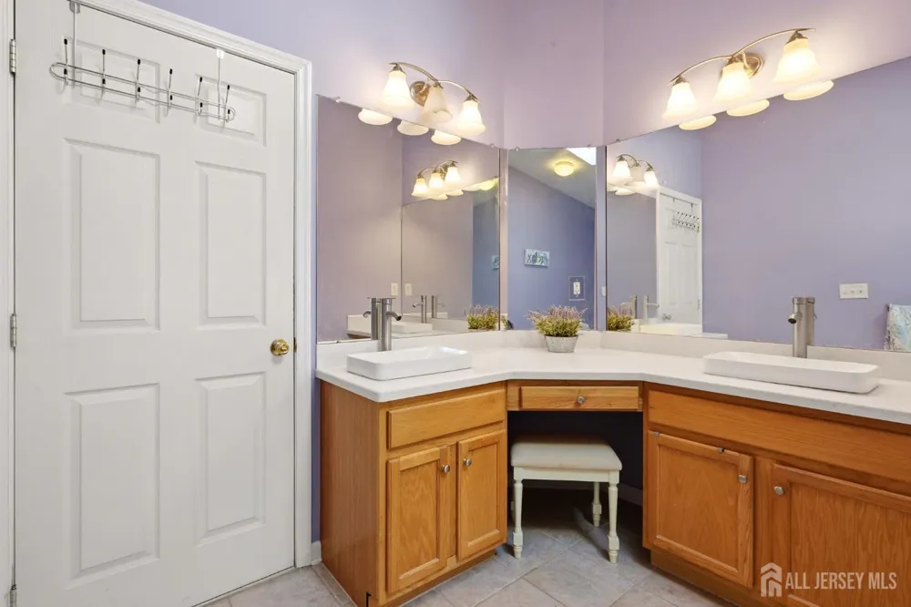 17 Hanna Lane Old Bridge, NJ 08879