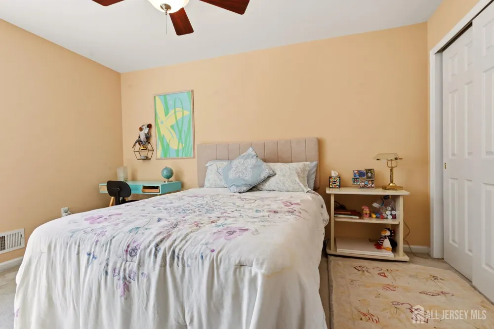 17 Hanna Lane Old Bridge, NJ 08879