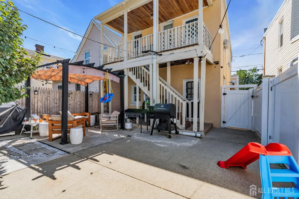 282 Alpine Street Perth Amboy, NJ 08861