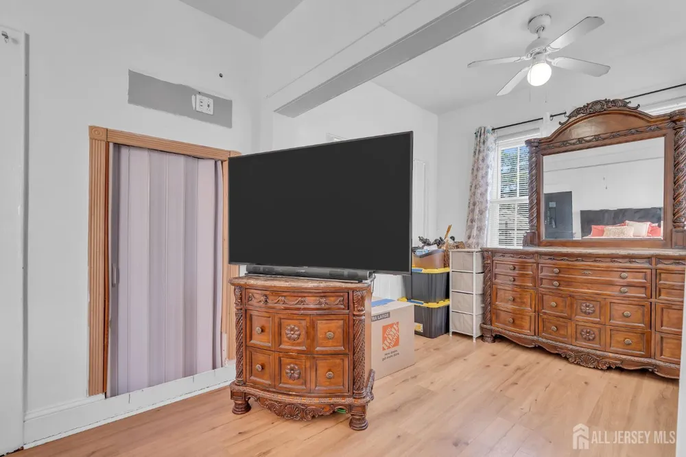 282 Alpine Street Perth Amboy, NJ 08861