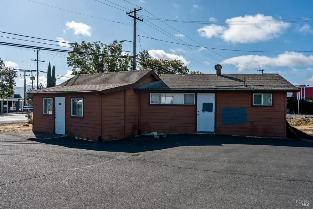1128 S State Street Ukiah, CA 95482