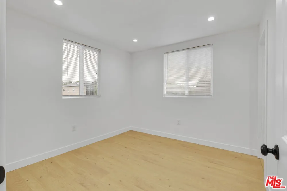 8637 Orchard Avenue Los Angeles, CA 90044