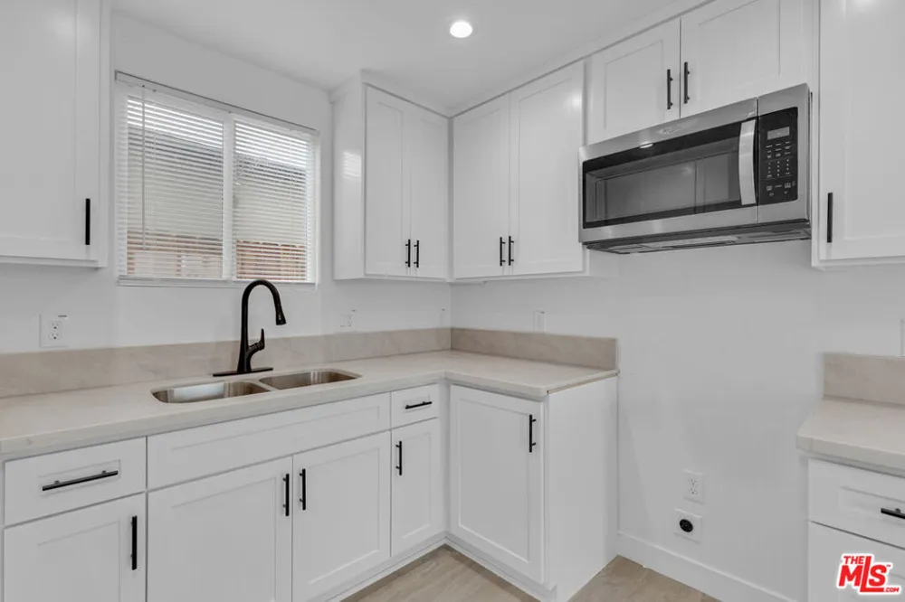 8637 Orchard Avenue Los Angeles, CA 90044