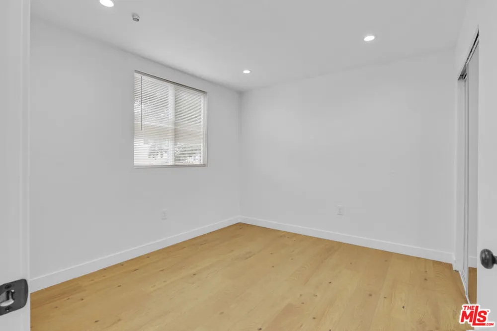8637 Orchard Avenue Los Angeles, CA 90044