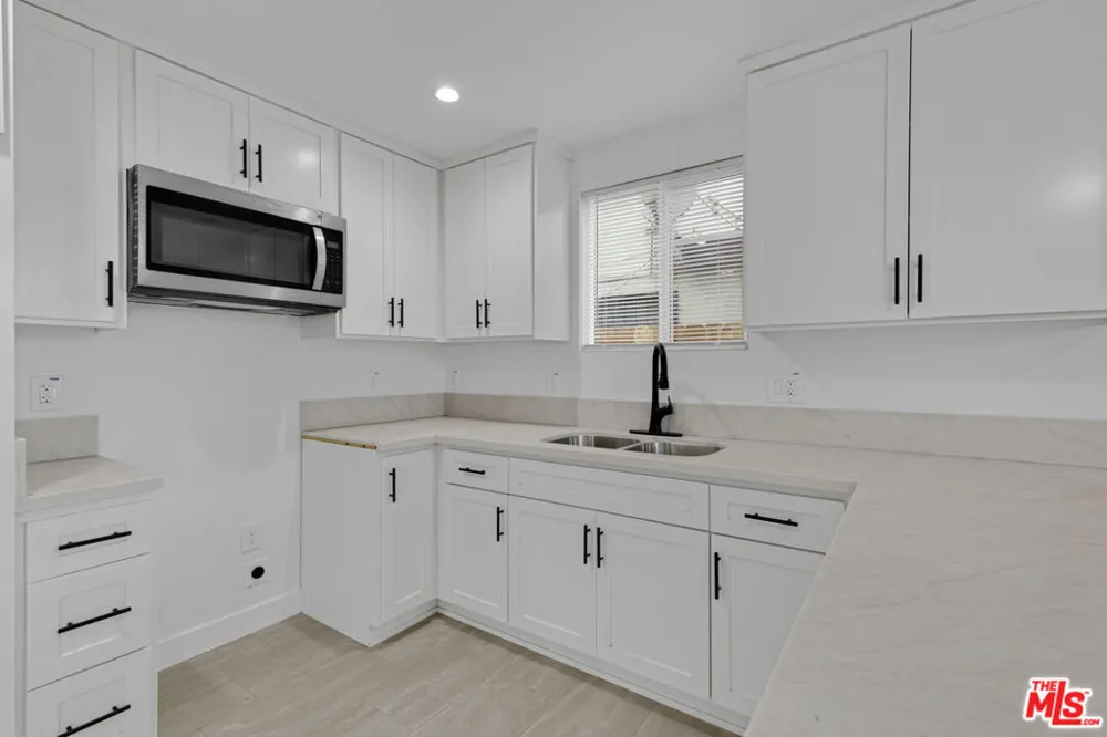 8637 Orchard Avenue Los Angeles, CA 90044