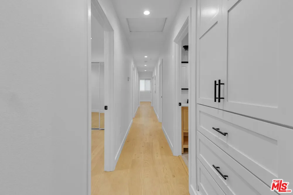 8637 Orchard Avenue Los Angeles, CA 90044