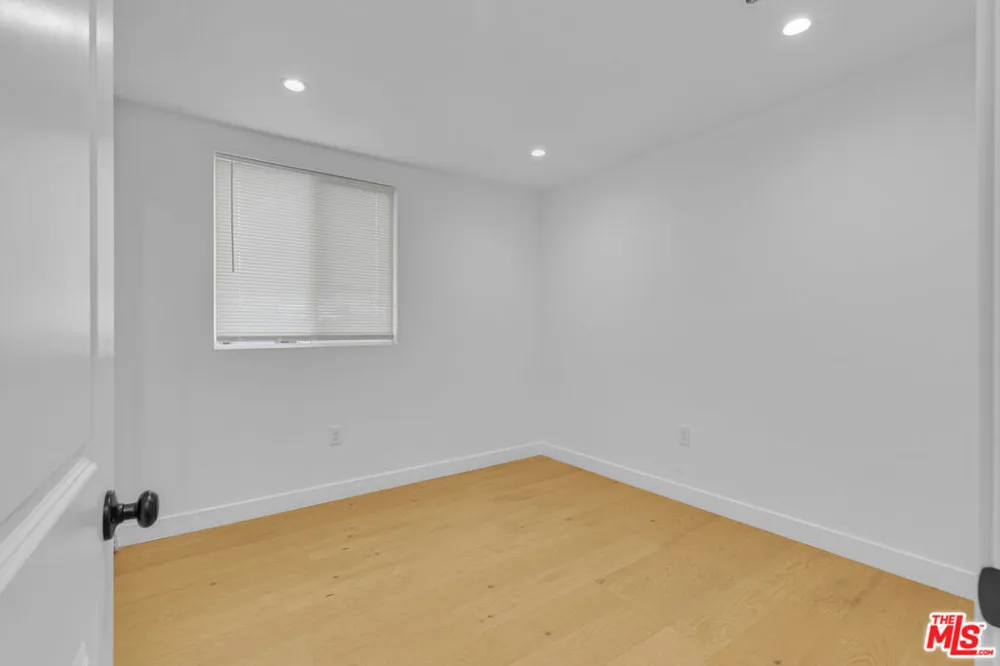 8637 Orchard Avenue Los Angeles, CA 90044