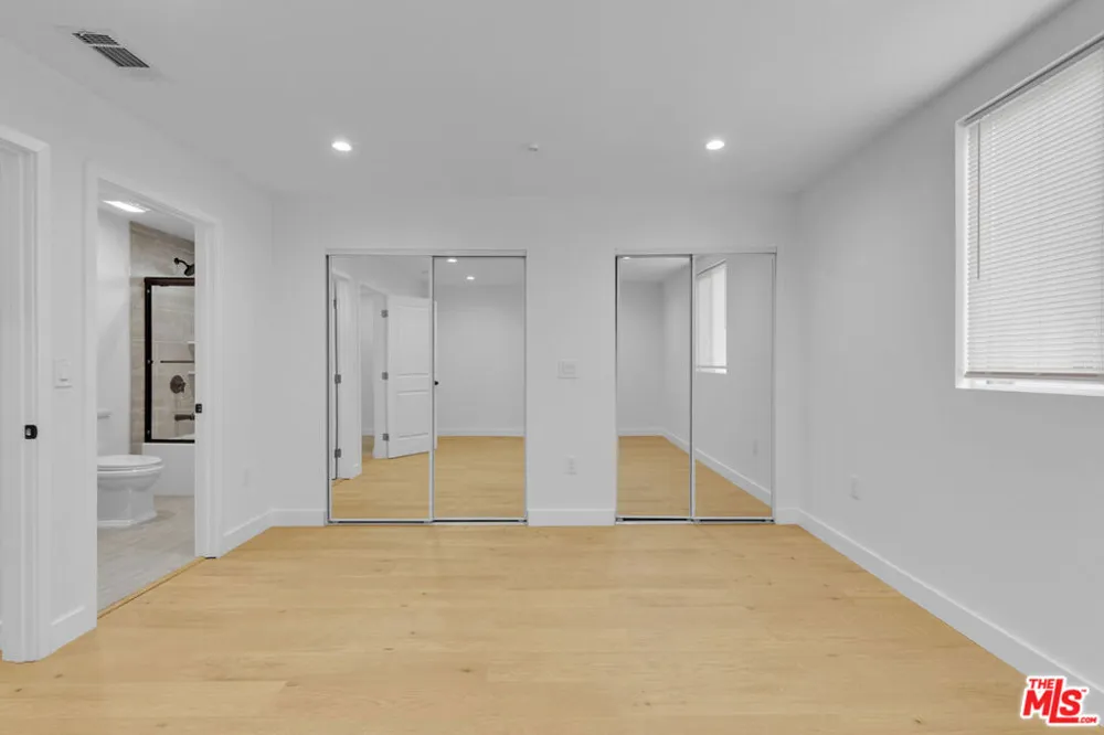 8637 Orchard Avenue Los Angeles, CA 90044