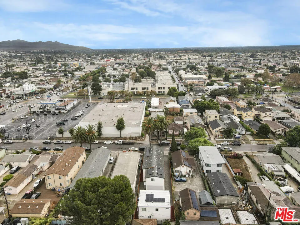 8637 Orchard Avenue Los Angeles, CA 90044