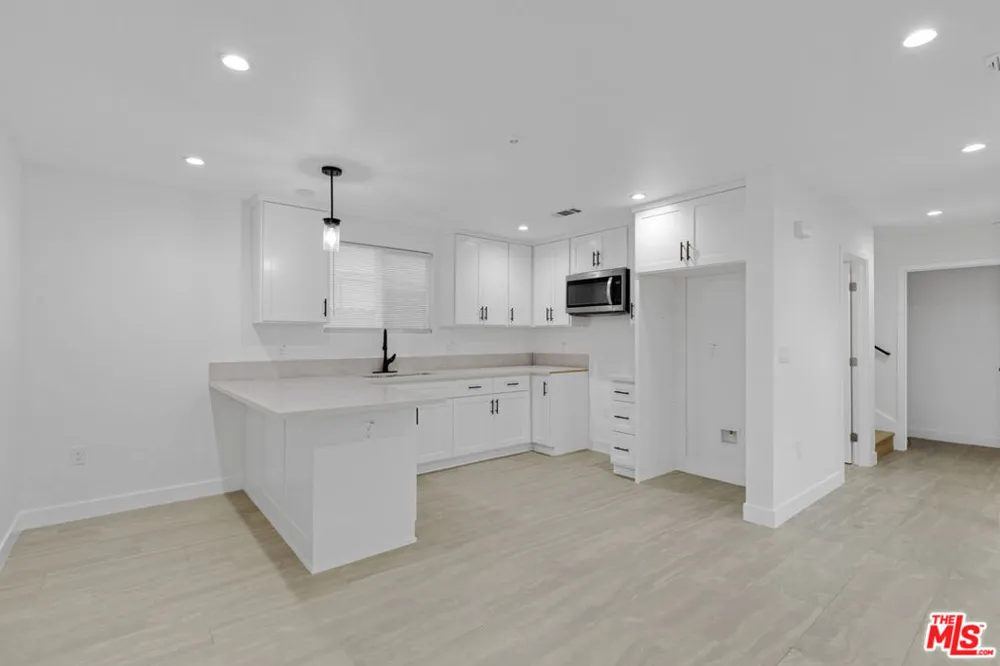 8637 Orchard Avenue Los Angeles, CA 90044