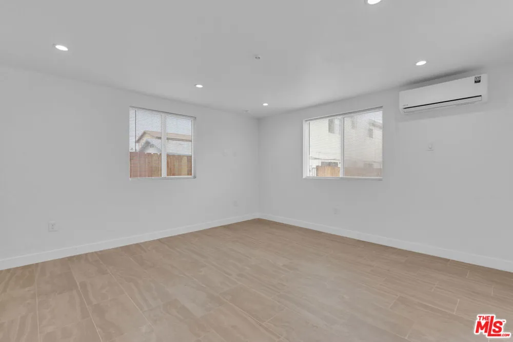 8637 Orchard Avenue Los Angeles, CA 90044