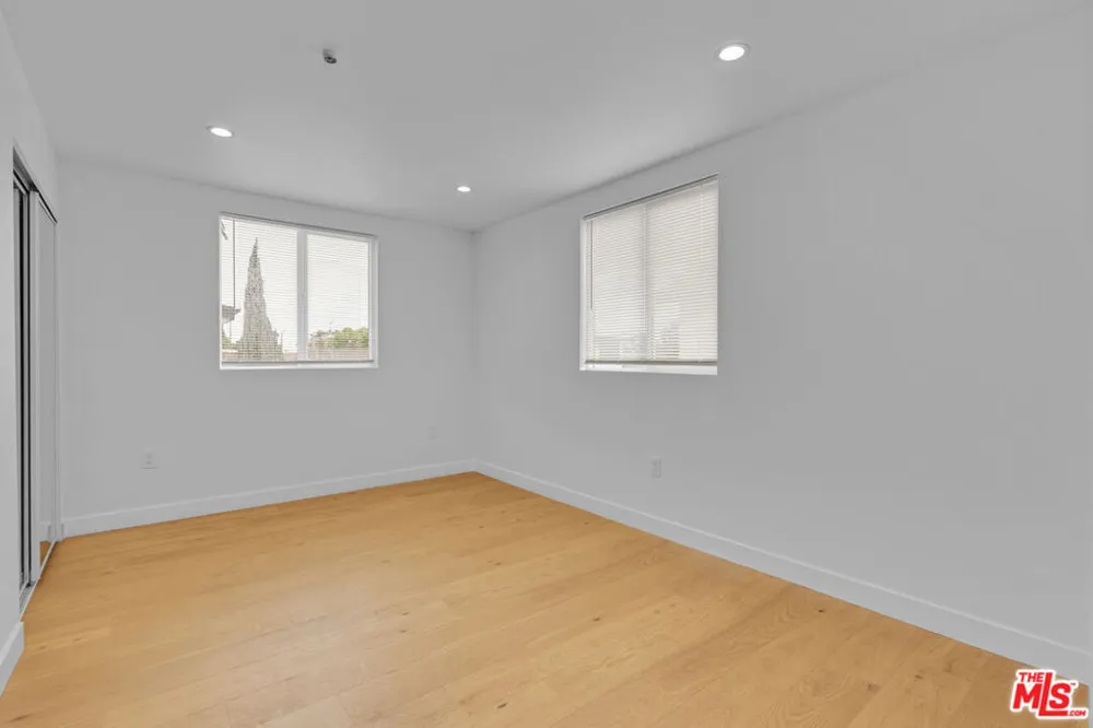 8637 Orchard Avenue Los Angeles, CA 90044