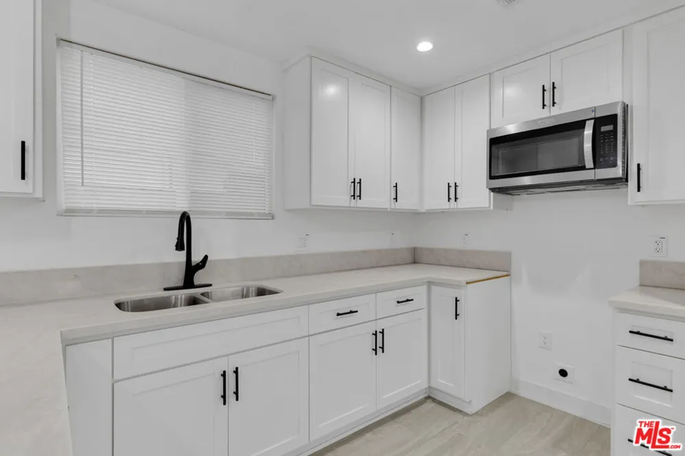 8637 Orchard Avenue Los Angeles, CA 90044