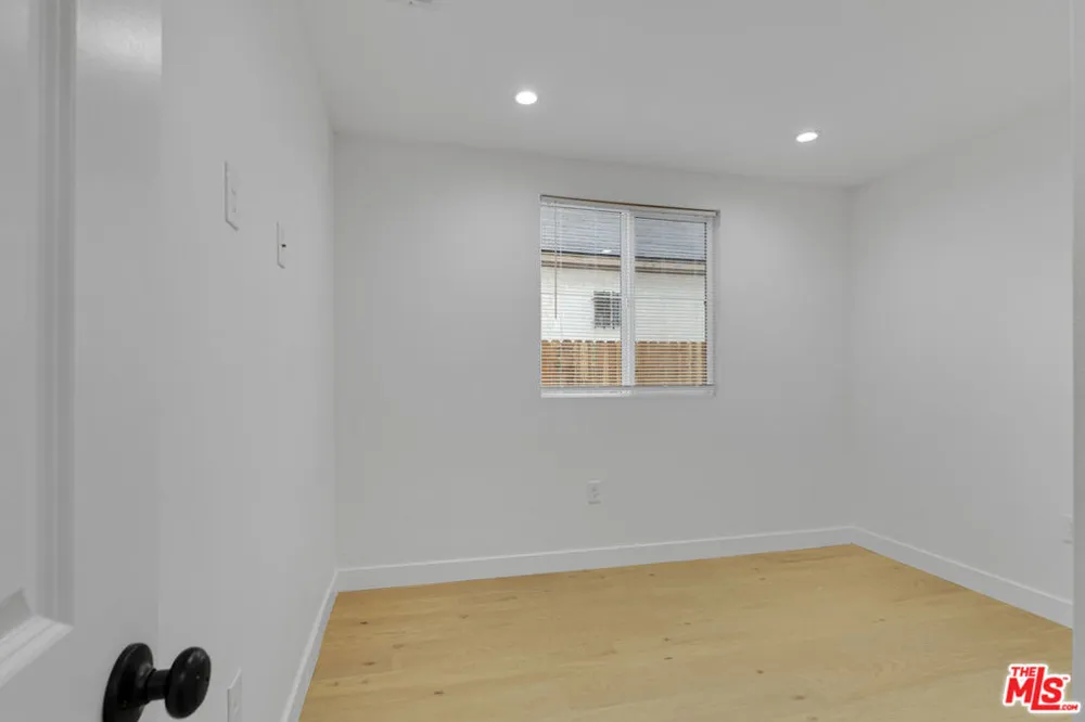 8637 Orchard Avenue Los Angeles, CA 90044