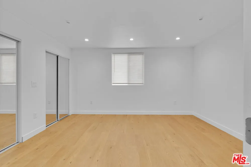 8637 Orchard Avenue Los Angeles, CA 90044