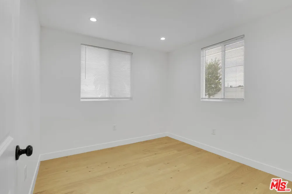 8637 Orchard Avenue Los Angeles, CA 90044