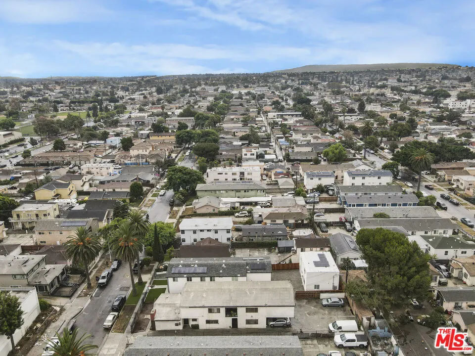 8637 Orchard Avenue Los Angeles, CA 90044