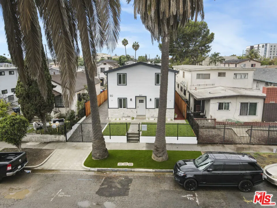 8637 Orchard Avenue Los Angeles, CA 90044