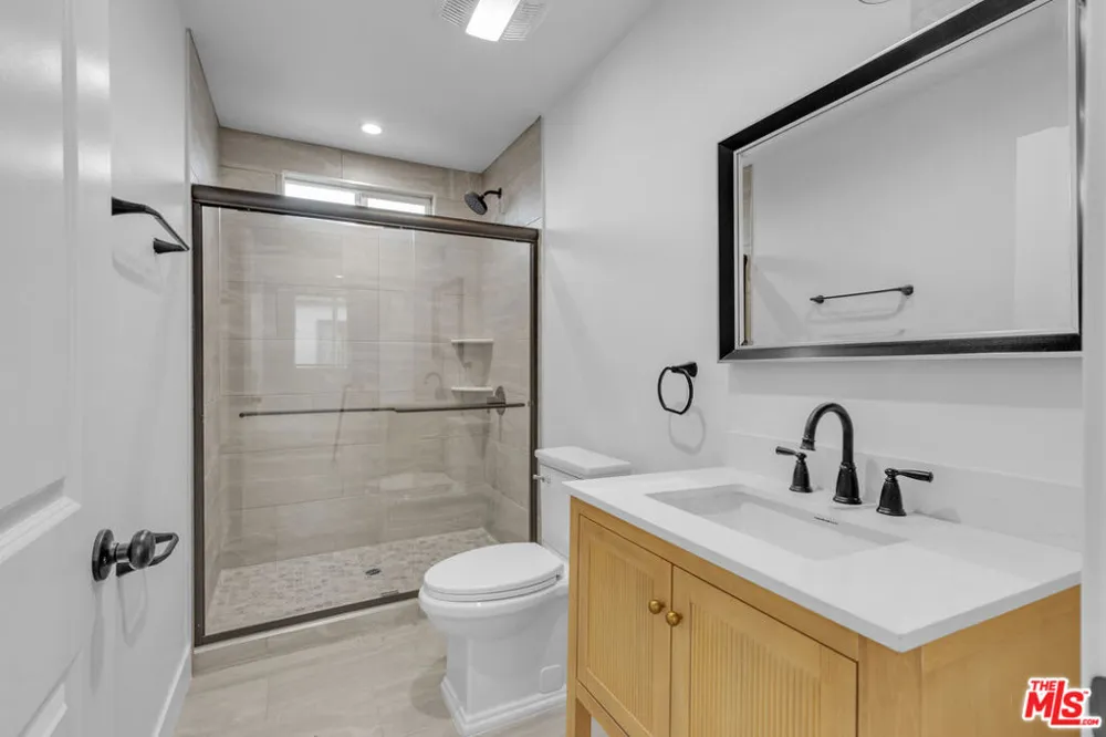 8637 Orchard Avenue Los Angeles, CA 90044