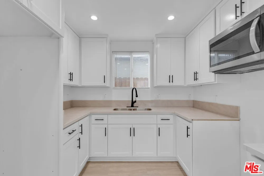 8637 Orchard Avenue Los Angeles, CA 90044