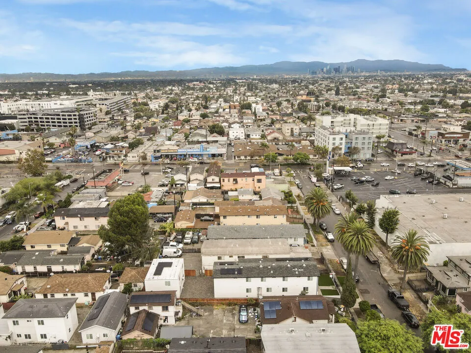 8637 Orchard Avenue Los Angeles, CA 90044