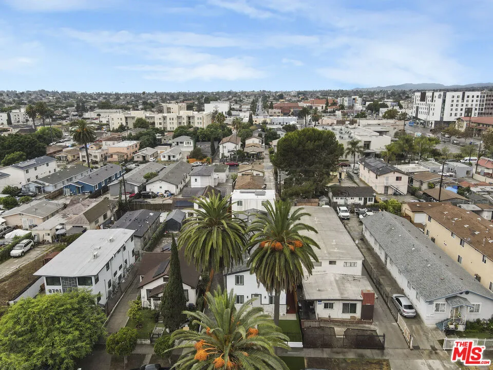 8637 Orchard Avenue Los Angeles, CA 90044