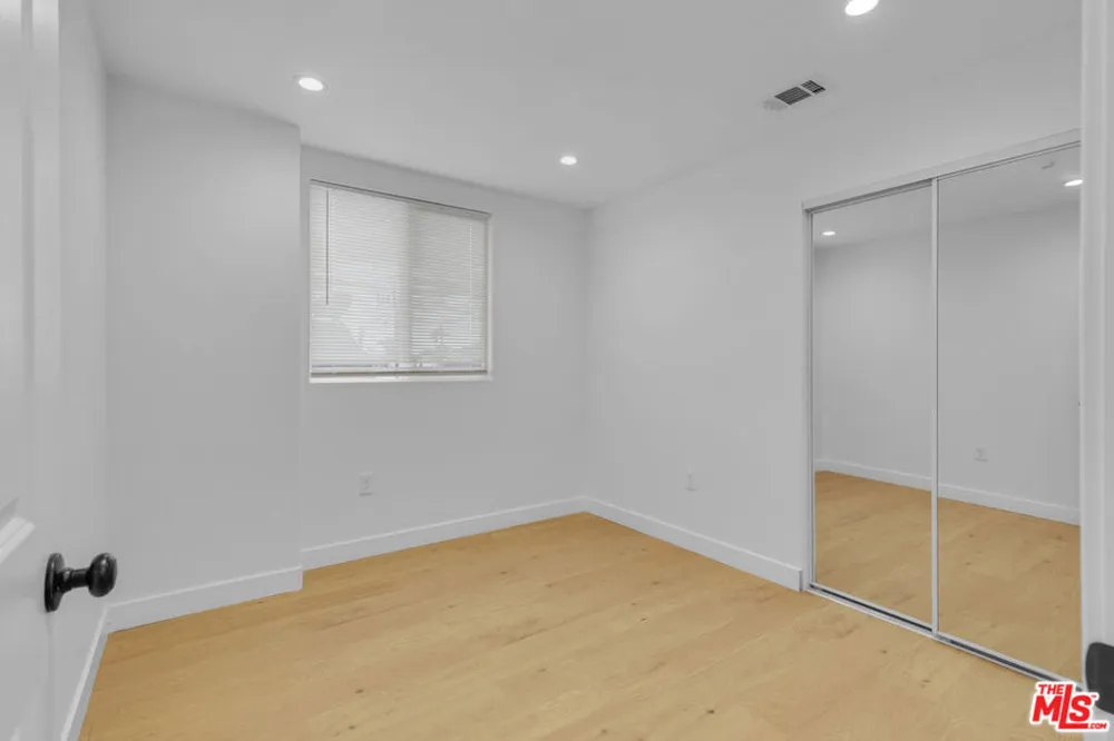 8637 Orchard Avenue Los Angeles, CA 90044