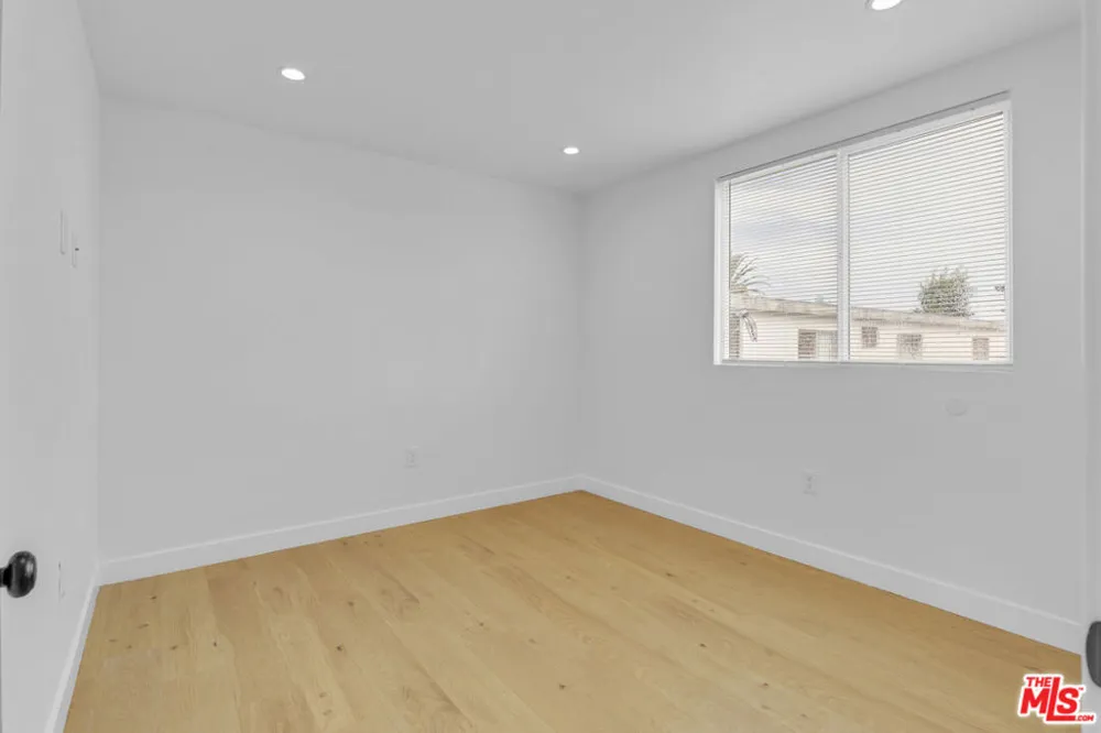 8637 Orchard Avenue Los Angeles, CA 90044
