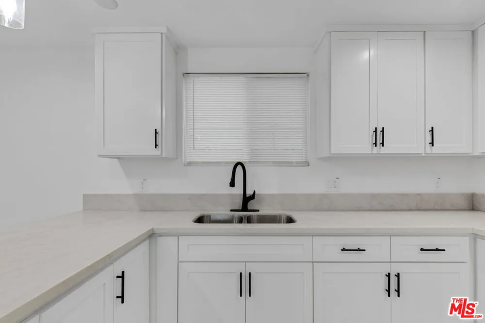 8637 Orchard Avenue Los Angeles, CA 90044