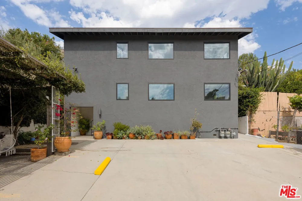 1851 Lobdell Place Los Angeles, CA 90026